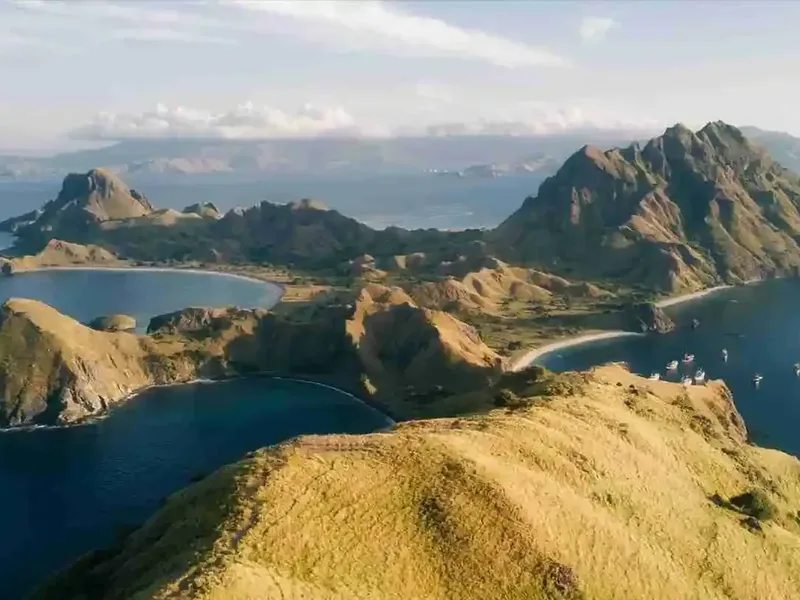 The three-bay viewpoint on Padar Island