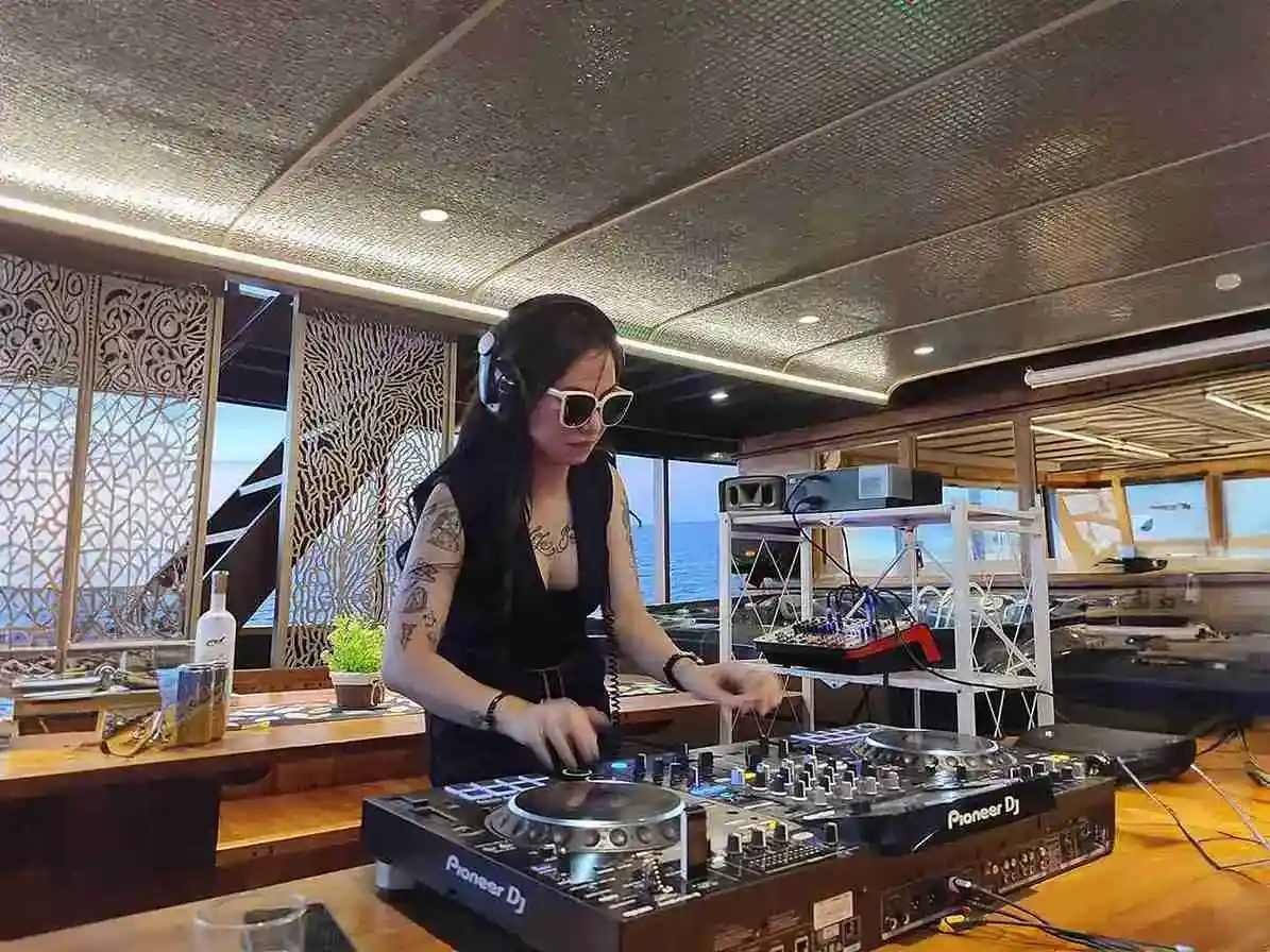 Booking a Manta Point Komodo Charter (2027)