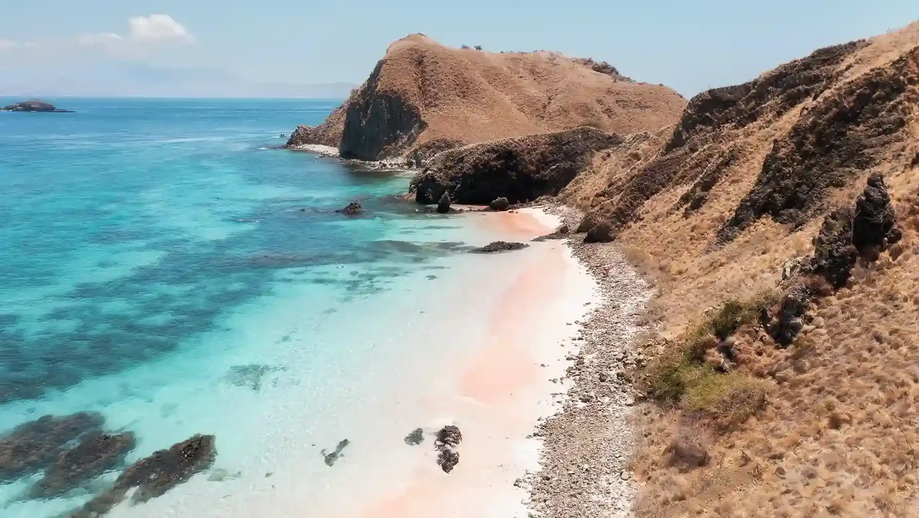 Manta Point vs Pink Beach for Snorkelers
